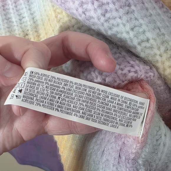 Hello Kitty x Forever 21 Pastel Rainbow Knit Sweater Size 3X - Picture 6 of 8